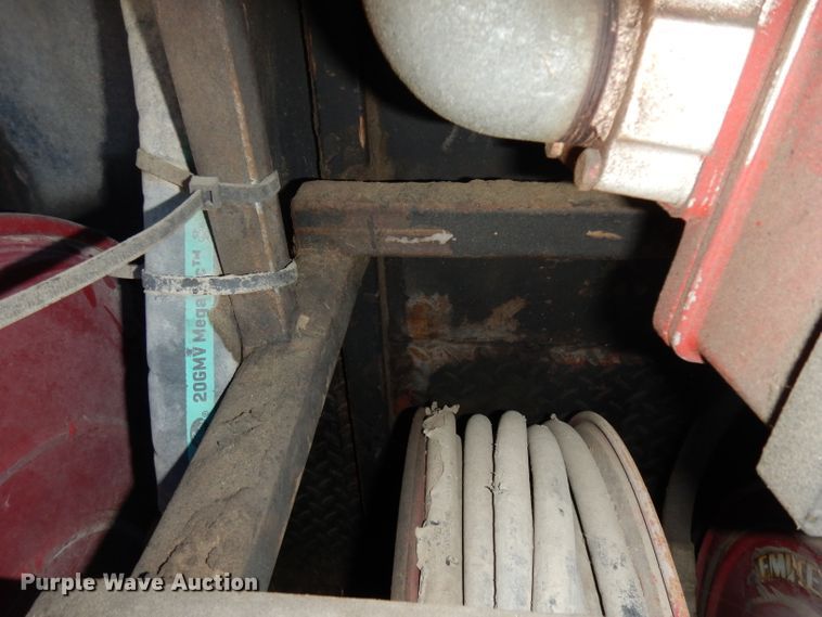 image for item DF2598 1989 Mack R690ST service truck