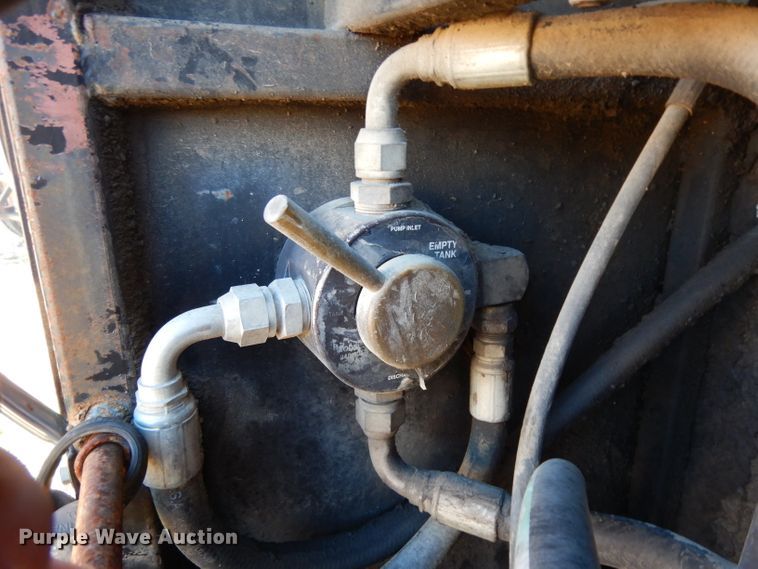 image for item DF2598 1989 Mack R690ST service truck