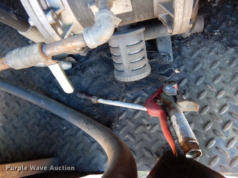 image for item DF2598 1989 Mack R690ST service truck