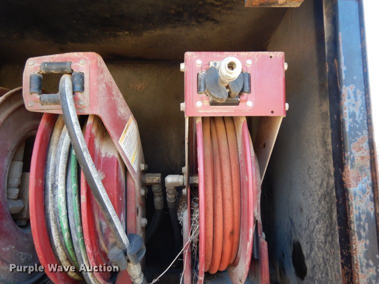 image for item DF2598 1989 Mack R690ST service truck