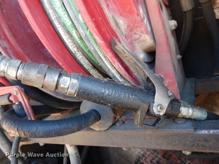 image for item DF2598 1989 Mack R690ST service truck