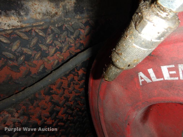 image for item DF2598 1989 Mack R690ST service truck