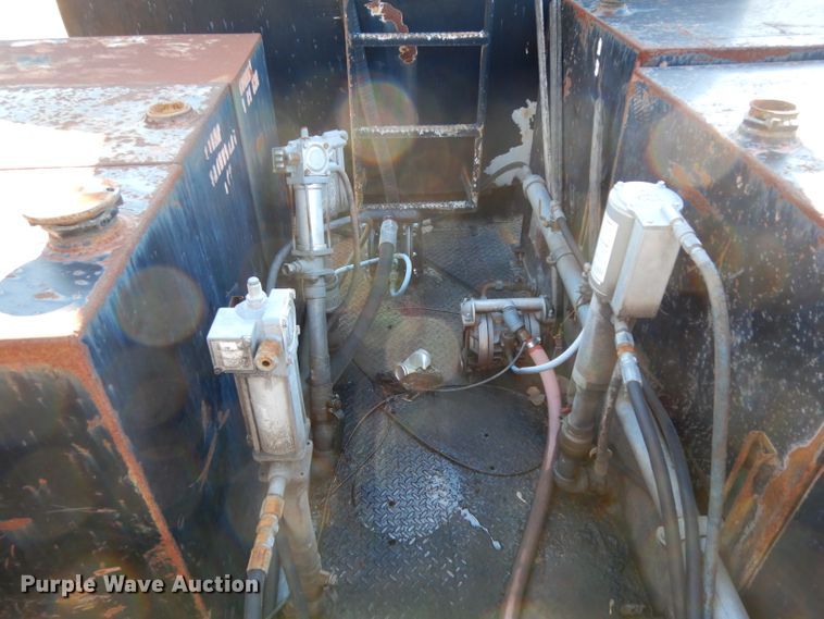 image for item DF2598 1989 Mack R690ST service truck