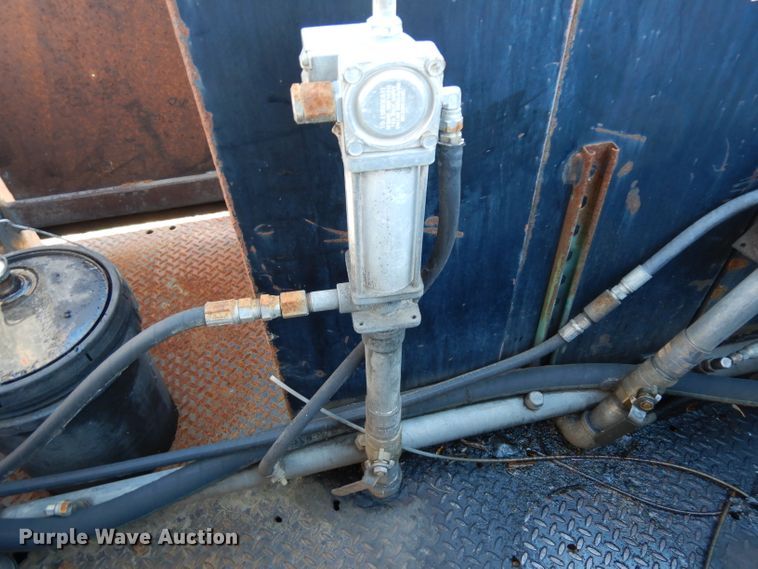 image for item DF2598 1989 Mack R690ST service truck