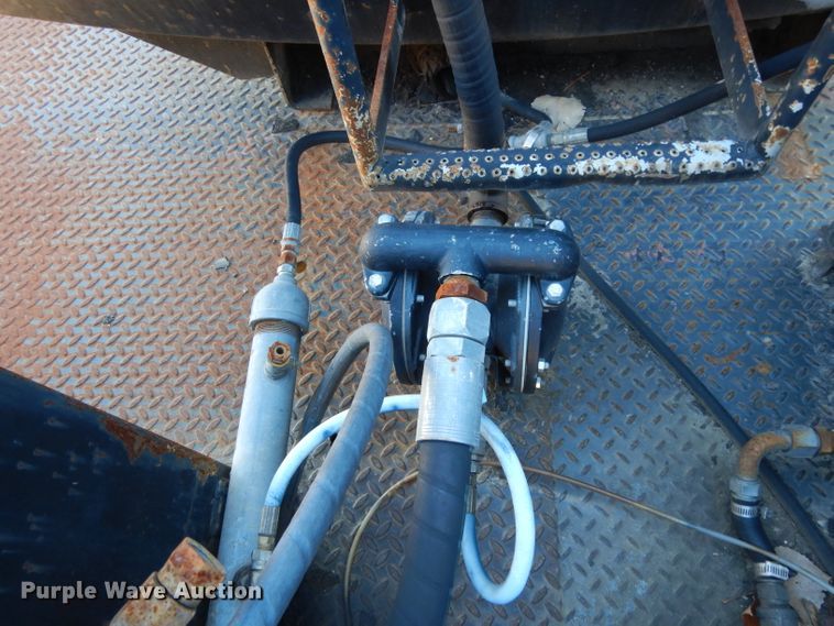 image for item DF2598 1989 Mack R690ST service truck