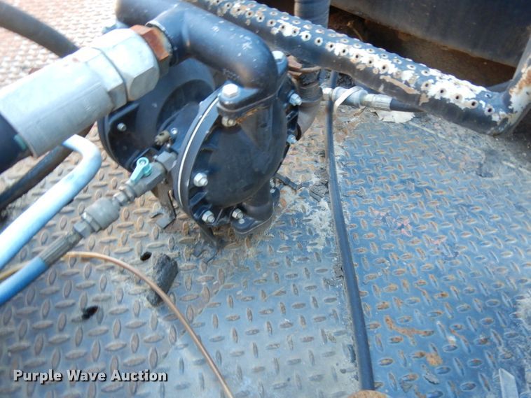 image for item DF2598 1989 Mack R690ST service truck