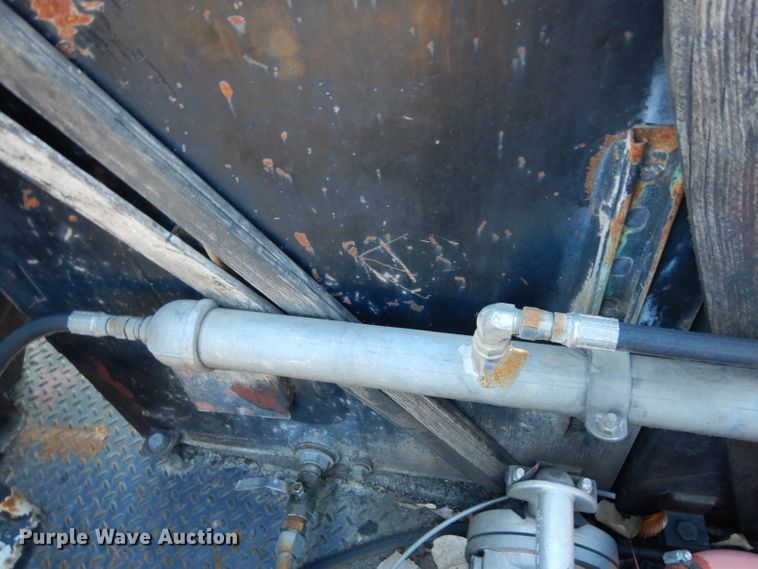 image for item DF2598 1989 Mack R690ST service truck