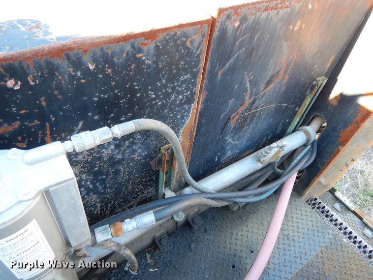 image for item DF2598 1989 Mack R690ST service truck