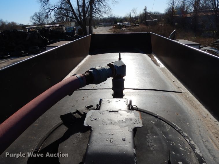 image for item DF2598 1989 Mack R690ST service truck