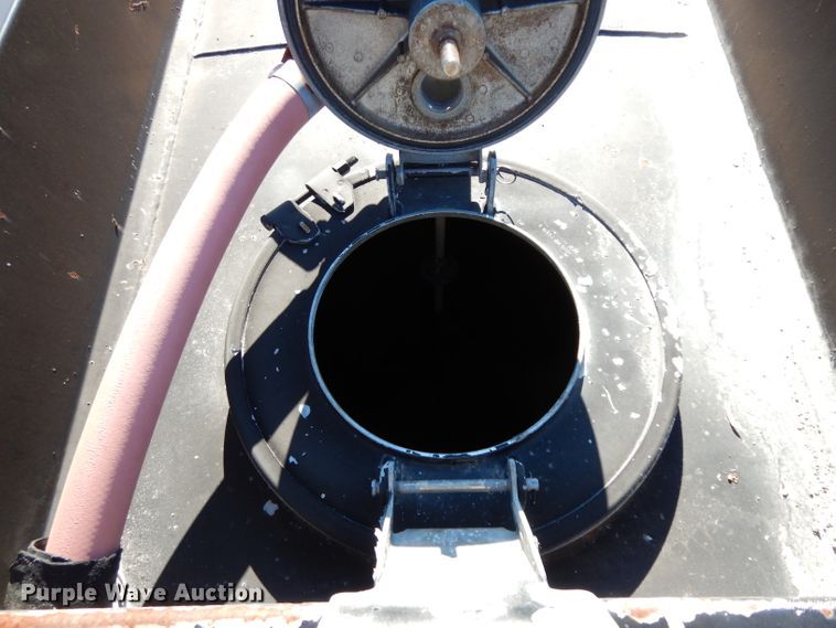 image for item DF2598 1989 Mack R690ST service truck