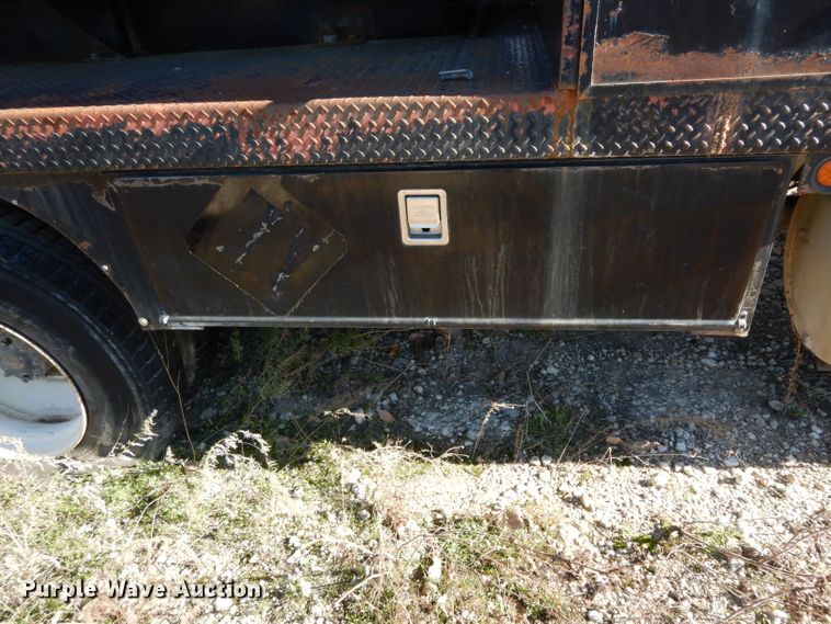 image for item DF2598 1989 Mack R690ST service truck