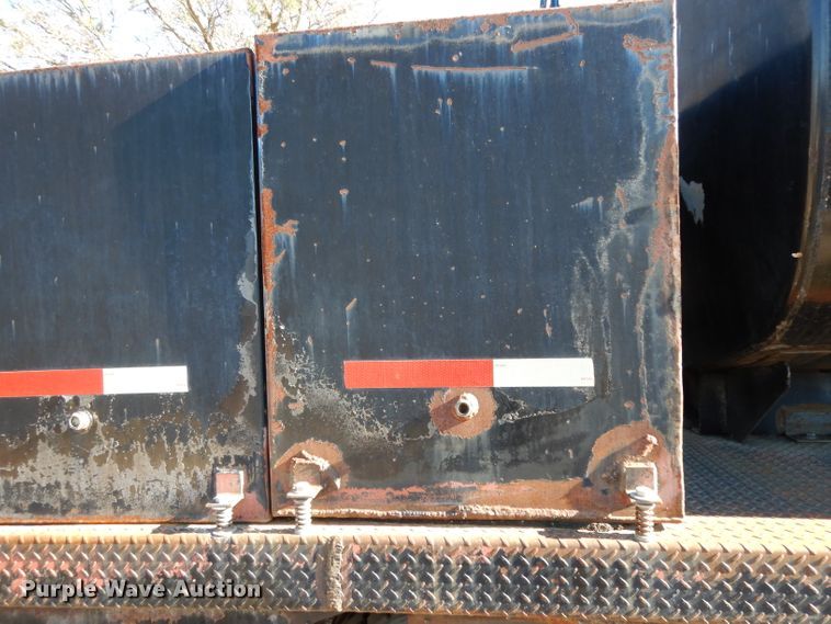 image for item DF2598 1989 Mack R690ST service truck