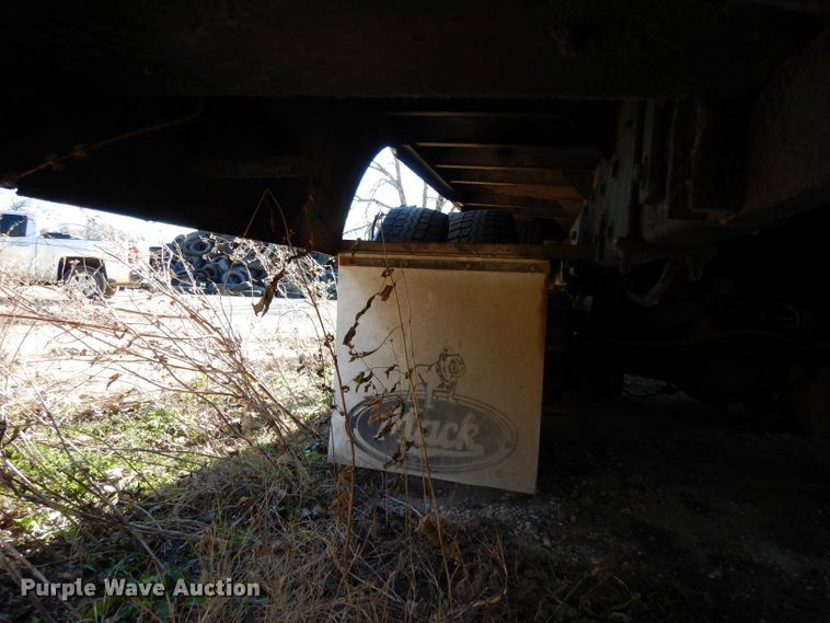 image for item DF2598 1989 Mack R690ST service truck