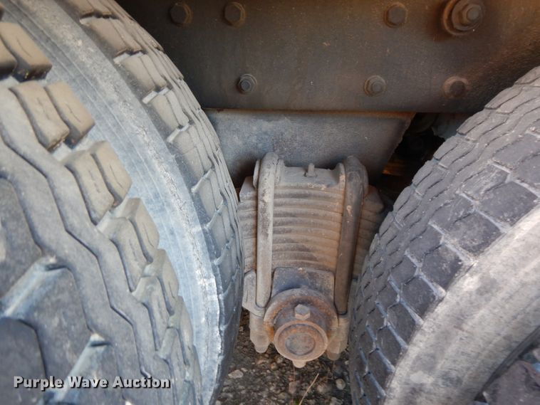 image for item DF2598 1989 Mack R690ST service truck