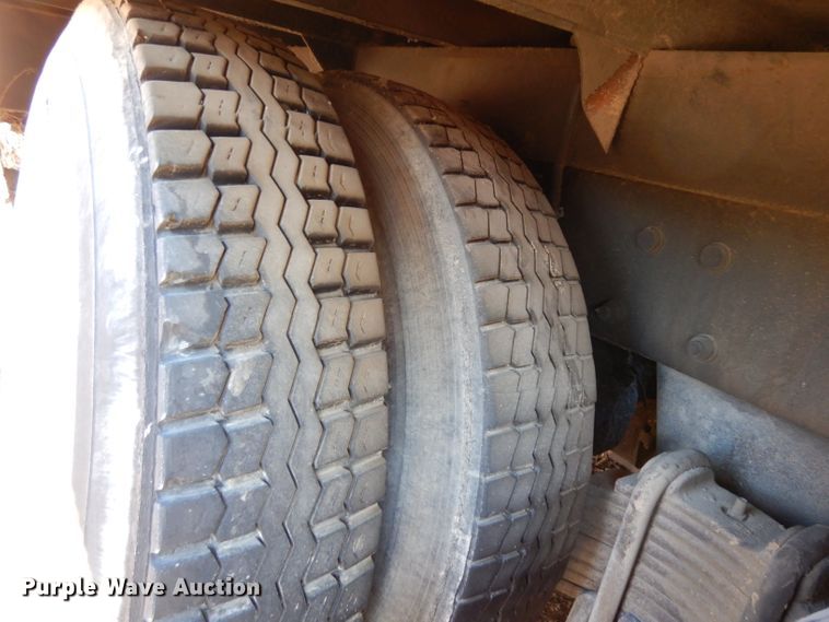 image for item DF2598 1989 Mack R690ST service truck