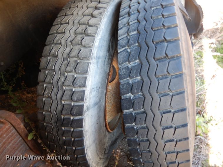 image for item DF2598 1989 Mack R690ST service truck