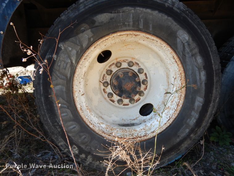 image for item DF2598 1989 Mack R690ST service truck