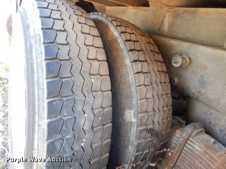 image for item DF2598 1989 Mack R690ST service truck