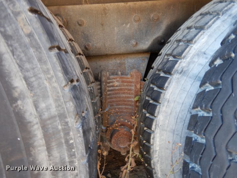 image for item DF2598 1989 Mack R690ST service truck