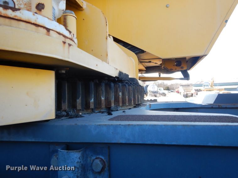 image for item DF2599 2000 Grove RT530E crane