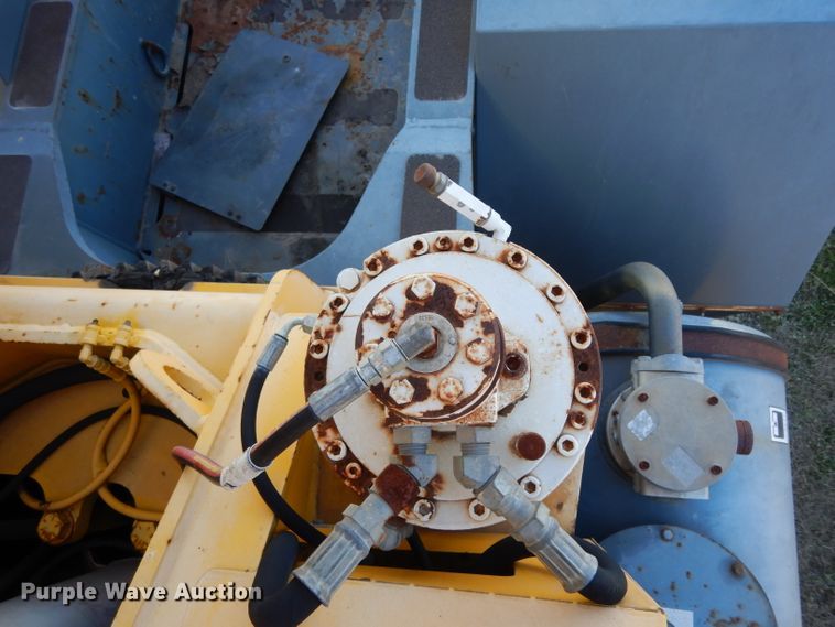 image for item DF2599 2000 Grove RT530E crane