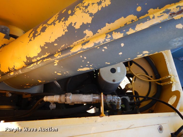 image for item DF2599 2000 Grove RT530E crane