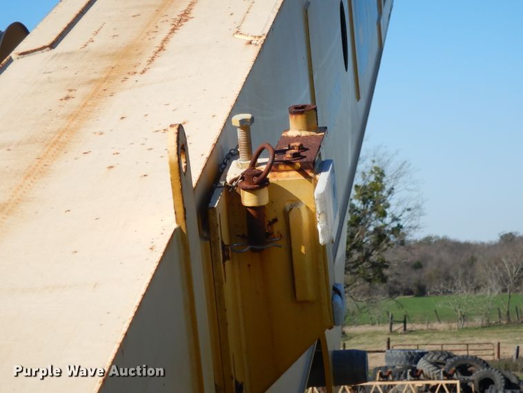 image for item DF2599 2000 Grove RT530E crane