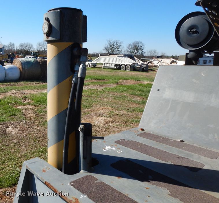 image for item DF2599 2000 Grove RT530E crane