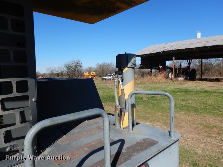 image for item DF2599 2000 Grove RT530E crane