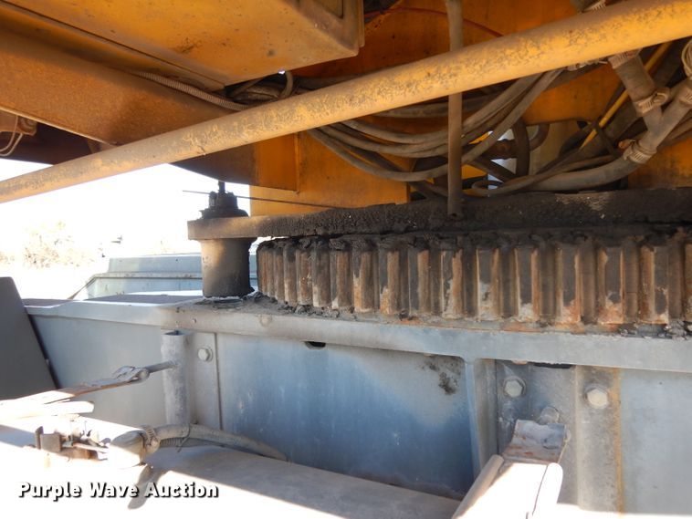 image for item DF2599 2000 Grove RT530E crane