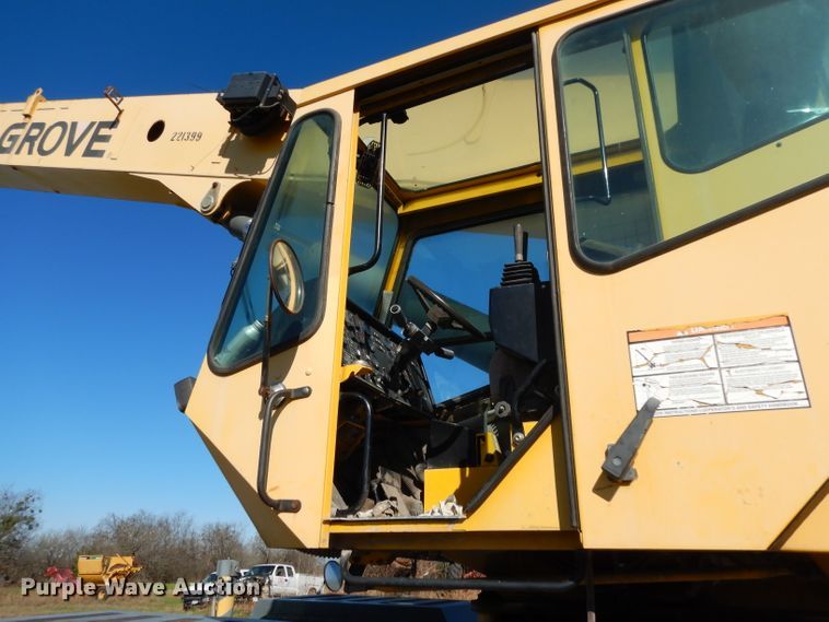 image for item DF2599 2000 Grove RT530E crane