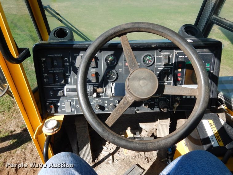 image for item DF2599 2000 Grove RT530E crane