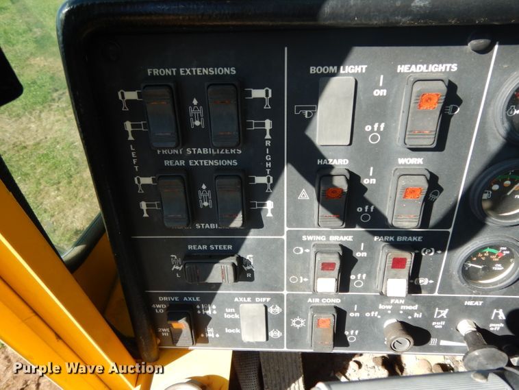 image for item DF2599 2000 Grove RT530E crane