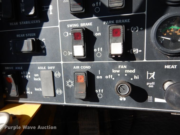 image for item DF2599 2000 Grove RT530E crane