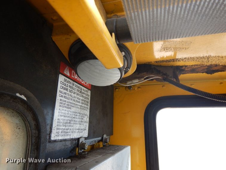 image for item DF2599 2000 Grove RT530E crane