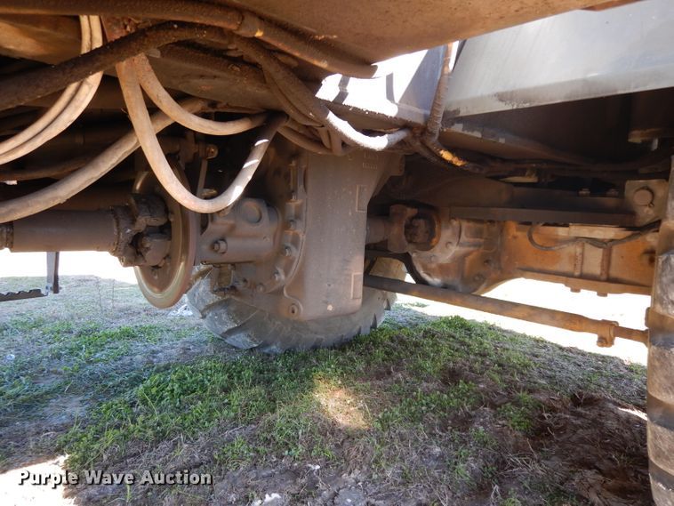 image for item DF2599 2000 Grove RT530E crane