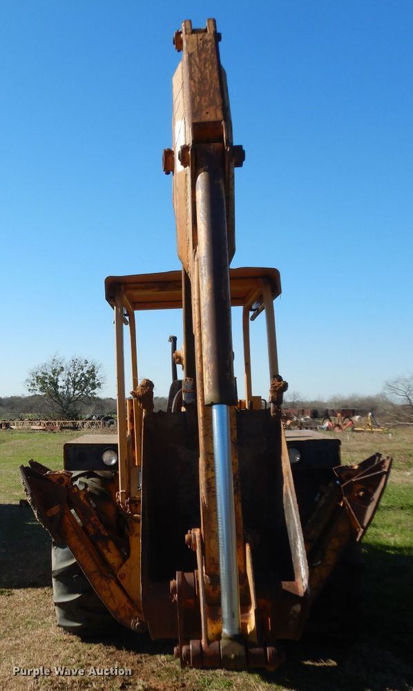 image for item DF2603 1976 John Deere 310A backhoe