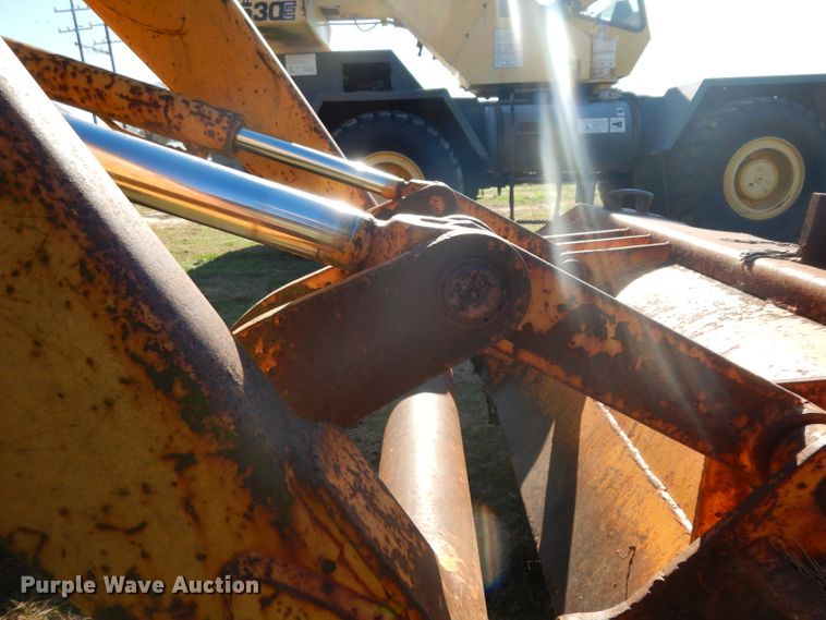 image for item DF2603 1976 John Deere 310A backhoe