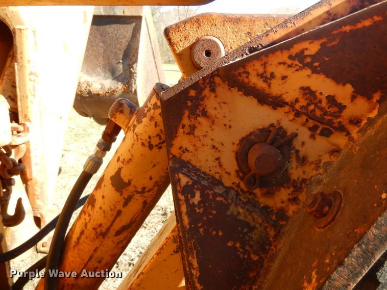 image for item DF2603 1976 John Deere 310A backhoe