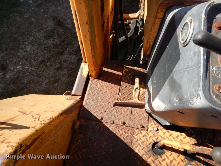 image for item DF2603 1976 John Deere 310A backhoe