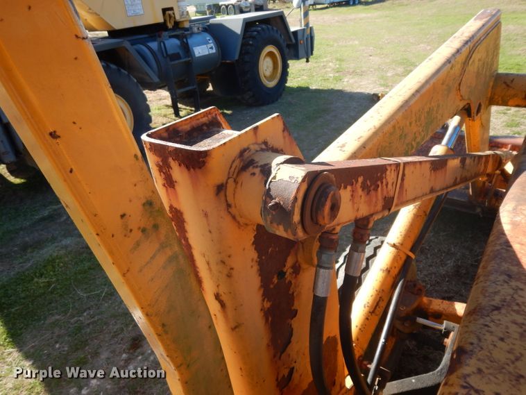 image for item DF2603 1976 John Deere 310A backhoe