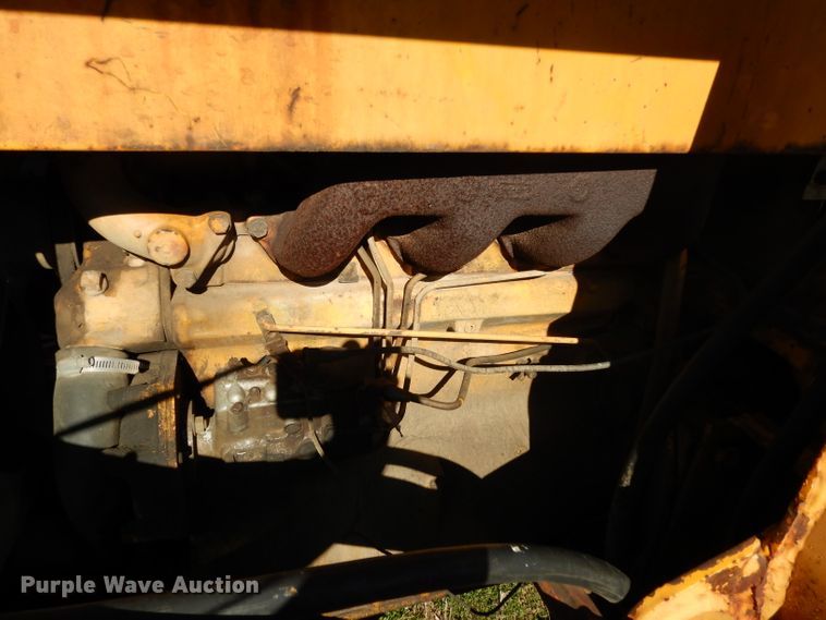 image for item DF2603 1976 John Deere 310A backhoe