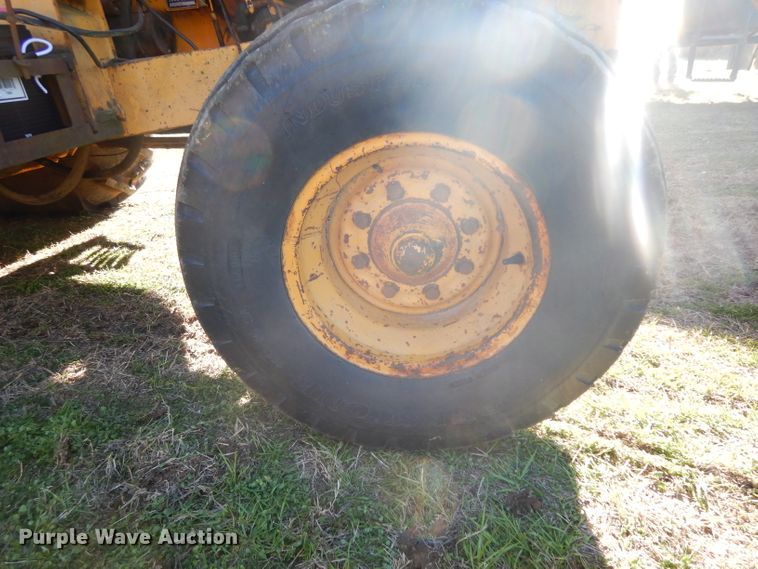 image for item DF2603 1976 John Deere 310A backhoe