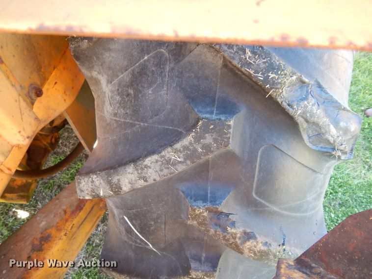 image for item DF2603 1976 John Deere 310A backhoe