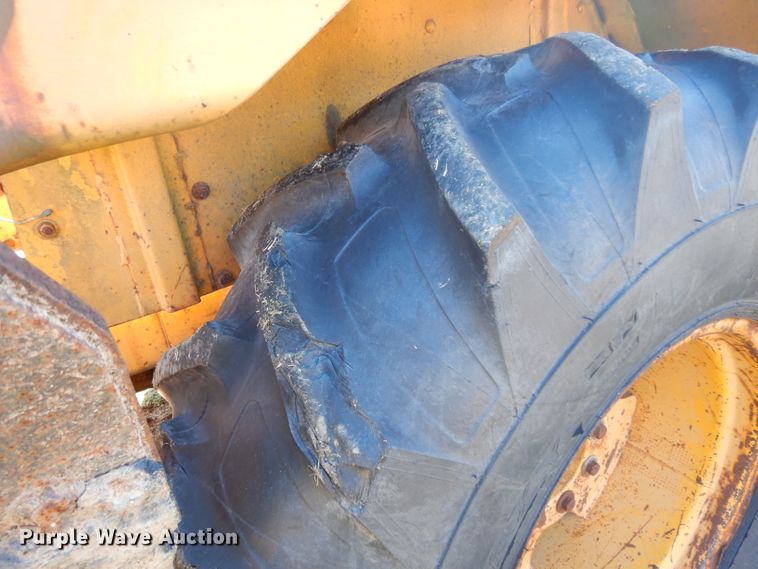 image for item DF2603 1976 John Deere 310A backhoe