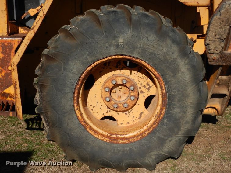 image for item DF2603 1976 John Deere 310A backhoe