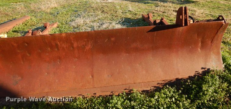 image for item DF2619 Caterpillar D6D six-way dozer blade