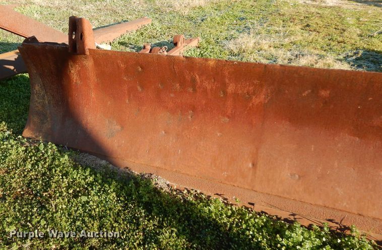 image for item DF2619 Caterpillar D6D six-way dozer blade