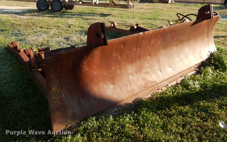 image for item DF2619 Caterpillar D6D six-way dozer blade