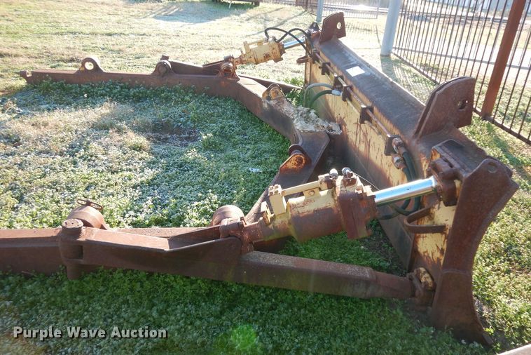 image for item DF2619 Caterpillar D6D six-way dozer blade